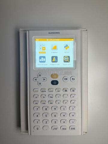 آلة حاسبة NumWorks (حالة جيدة جدًا مع الصندوق)