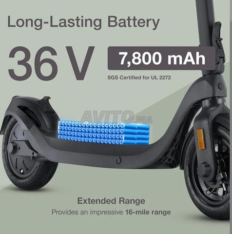 Trottinette encore propre, que Dieu la bénisse - 2