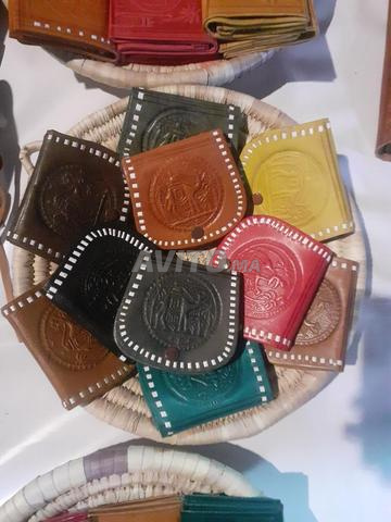 محفظة جلدية مغربية مصنوعة يدويا. - 2