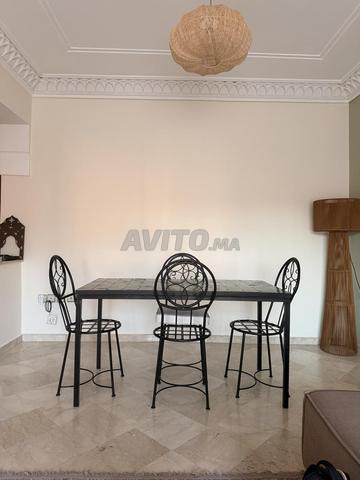 Table artisanale marocaine en zellige et résine - 2