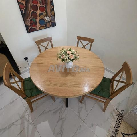 Table à manger sans chaises - 2