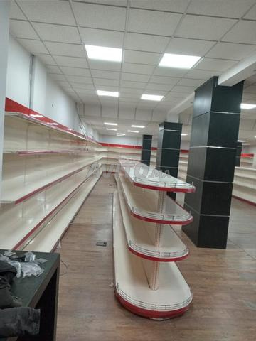 رفوف سوبر ماركت