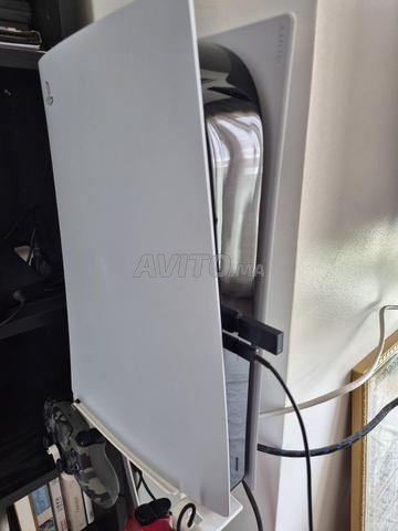 بلاي ستيشن 5 بحالة جديدة مع جهازي تحكم