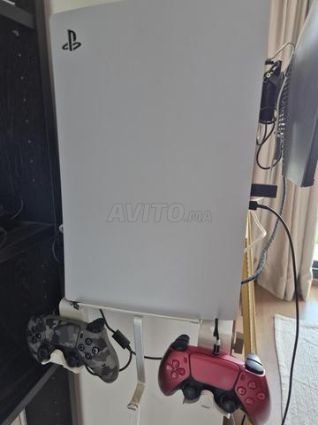 بلاي ستيشن 5 بحالة جديدة مع جهازي تحكم - 2