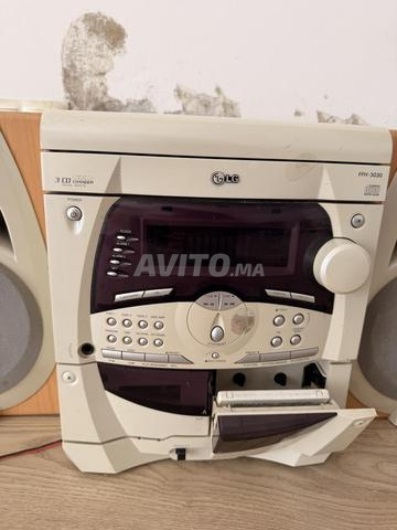 مذياع مع مشغل أقراص مدمجة وكاسيت وراديو و 2 مكبرات صوت