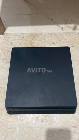 PS4 1 TB jeux intégrés manettes - 2