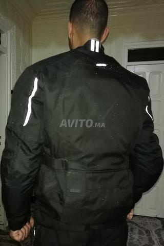 Combinaison neuve, bienvenue à Tanger