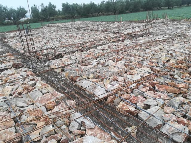 أراضٍ وفيلا غير مكتملة - 2