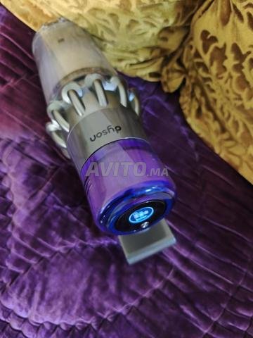 مكنسة كهربائية Dyson v10