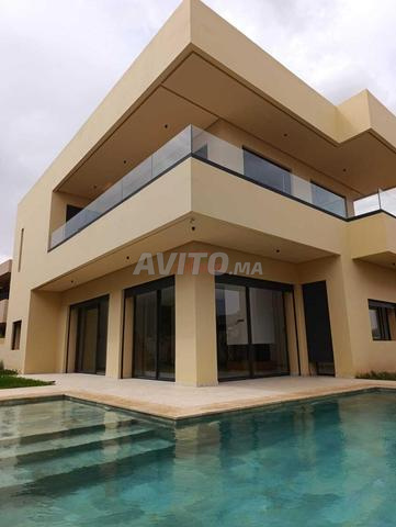 بيع فيلا 8 غرف بمساحة 507 متر مربع في مراكش