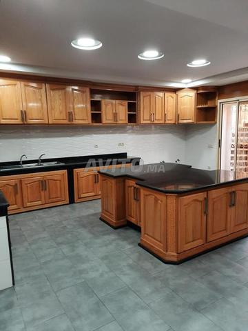 فيلا للإيجار للاستخدام التجاري على الجادة - 2