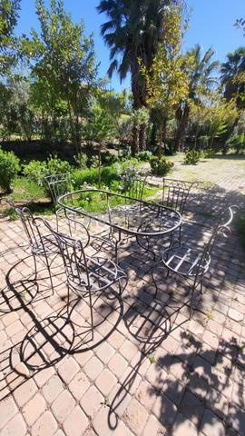 طاولة مع 5 كراسي بحالة جيدة جدا - 2