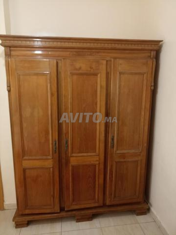 خزانة ملابس خشب مصمت بحالة جيدة - 2