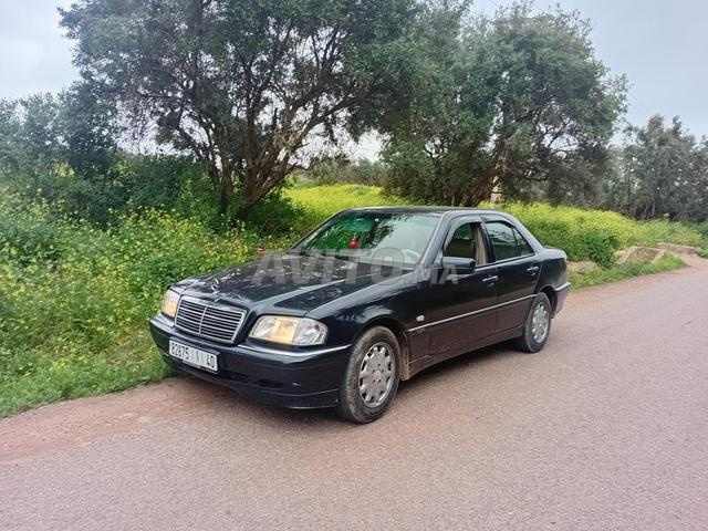 مرسيدس بنز 220 ديزل مانويل 1998 في وجدة