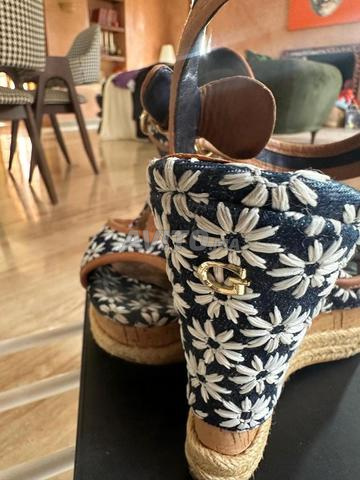 صنادل جلد Guess - 2