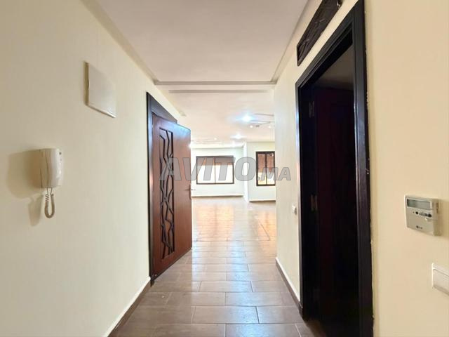 مكاتب جميلة فارغة للإيجار في كيليز - 2