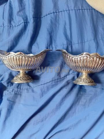 قطعتان منضدتان من المعدن المطلي بالفضة - 2