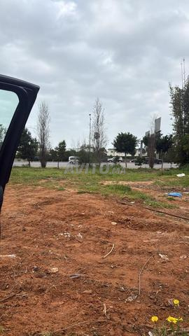 A Vendre Terrain 2 façades sur rocade – Secteur 23