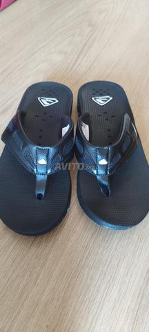 صندل رجالي مقاس 42 جديد بالعلبة الخاصة به - 2