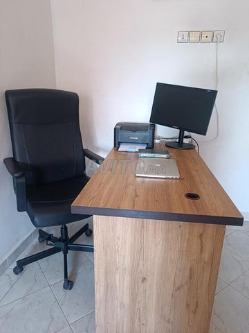 مكتب وشاشة وكرسي - 2
