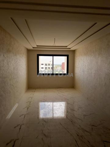 شقة فارغة من 3 غرف ومكان خاص بالسيارة - 2