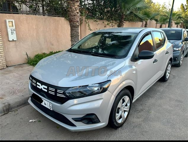 Dacia Sandero essence 2023 premiere main