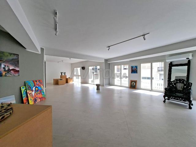 Unique Bureau de 150M² à Louer au Coeur de Racine - 2