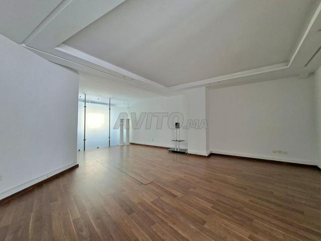 مكتب كبير بمساحة 300 متر مربع للإيجار في قلب راسين - 2