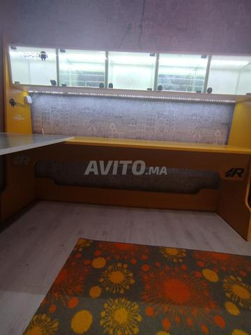 بيرون لون اصفر