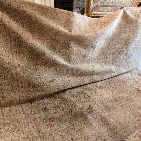 Somptueux et monumental tapis persan en soie