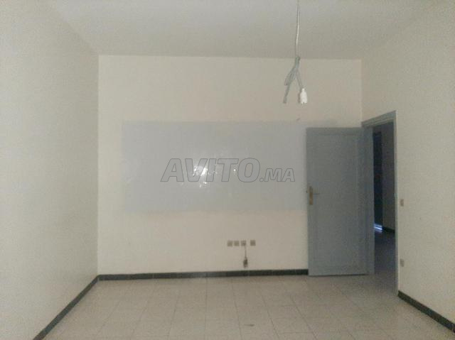 مكتب بمساحة 130 متر مربع على شارع أولفا - 2