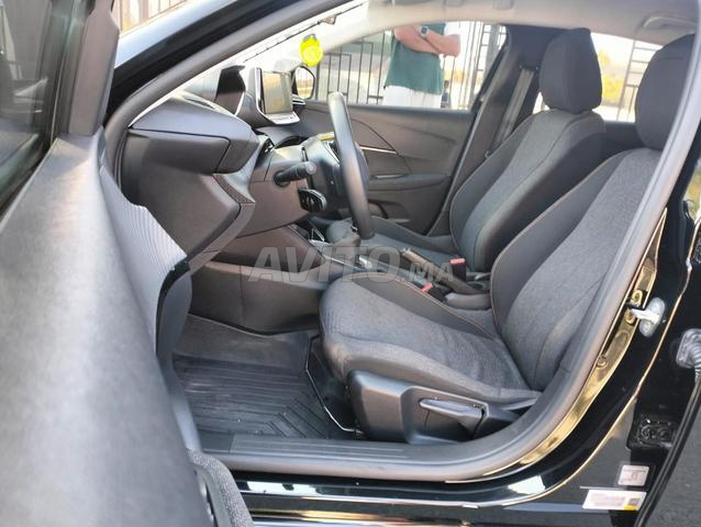 Peugeot 208 diesel 2025 comme neuf
