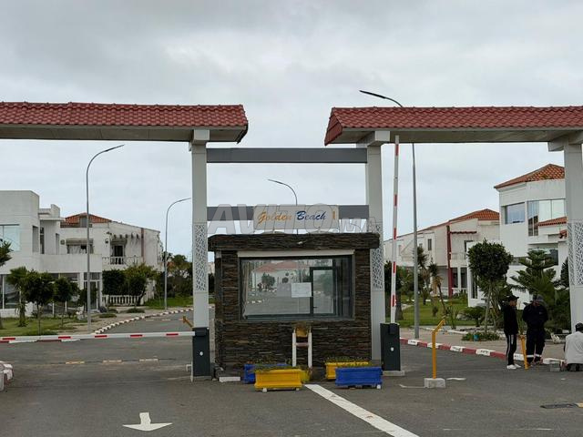 فيلا شبه منتهية في إقامة غولدن بيتش سيدي رحال