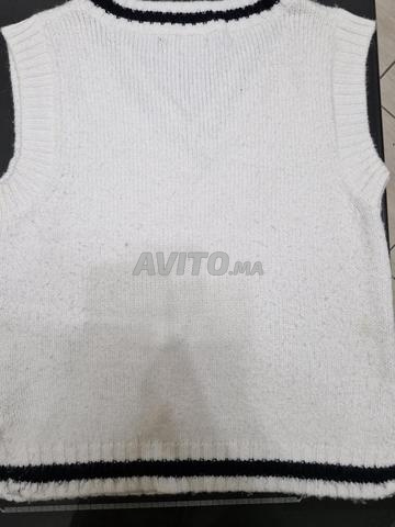 كنزة صوفية بفتحة V من H&M - 2