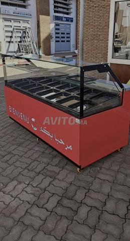 صناعة واجهات عرض احترافية للمطاعم والمقاهي