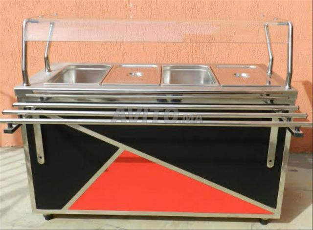 منظر عرض حلويات جميل جدًا حسب مقاسك