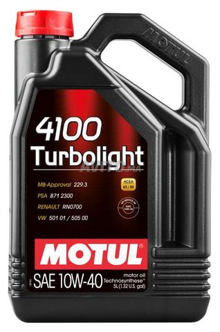 Motul 10w40 (5 litres) pour voiture