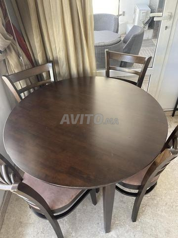 Table à manger en bois avec 4 chaises