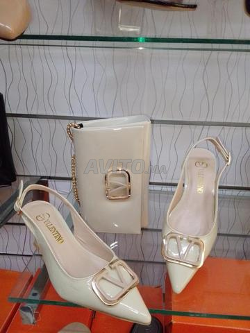 أحذية أنيقة وجديدة