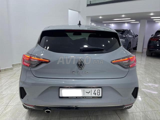 Renault Clio Essence Automatique 2024 à Oujda - 2