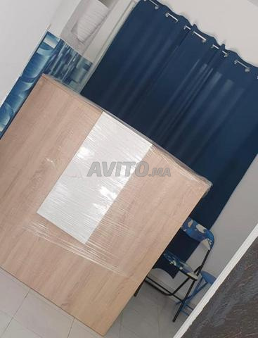 Chaises écritoires comptoire de récéption tableaux - 2