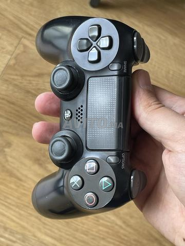 PS4 slim 1 TB avec manette - 2