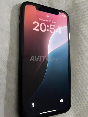 iPhone XR 64GO - 2