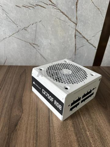 مزود طاقة Corsair CX750F RGB - 2