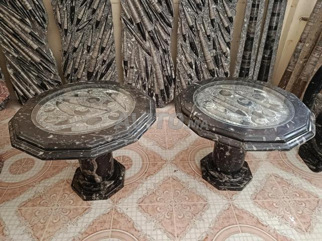 Table en marbre noir avec fossils - 2