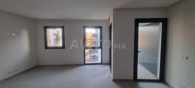 Bureau neuf haut standing 66 m² avec petit balcon