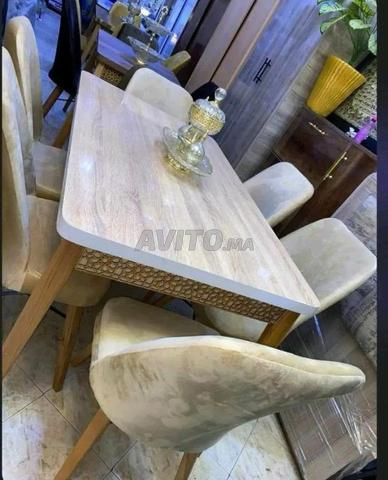 Salle à manger pratique et d'excellente qualité avec livraison rapide