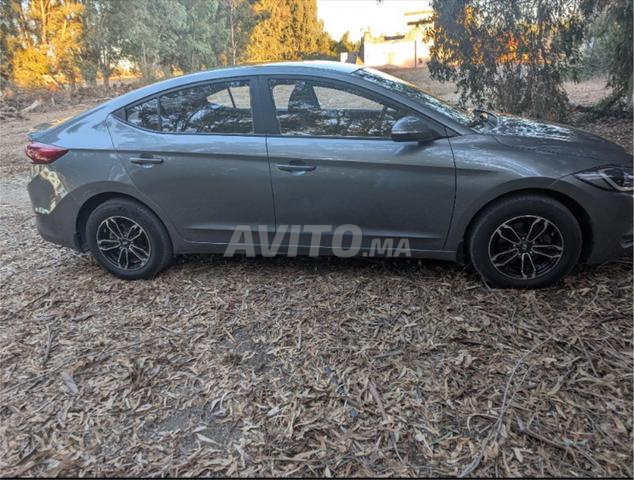 Hyundai Elantra en très bon état - 2