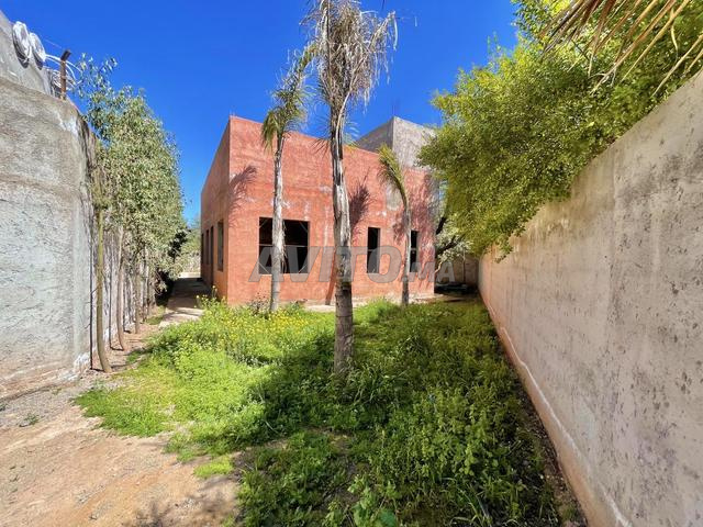 Villa semi-finie 460 m² à vendre avec puits prive