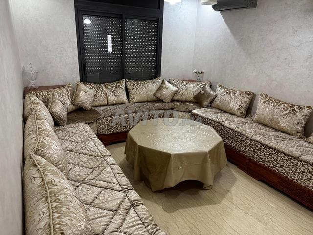 Salon marocain avec table - 2